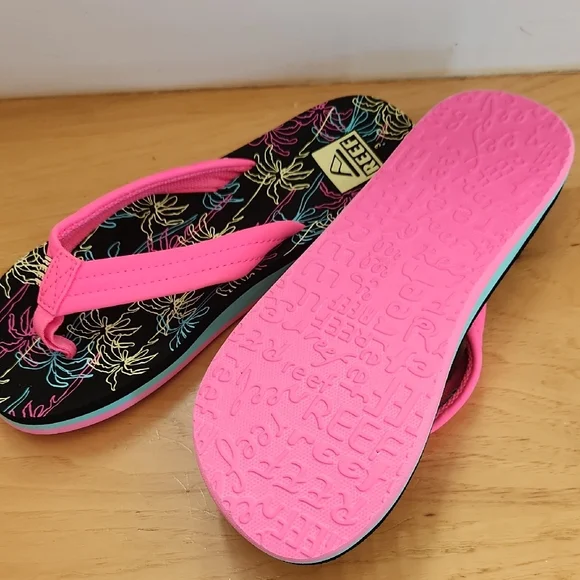 Reef Pink and Black Sandals Vibrant Flip Flops - Picture 2 of 4